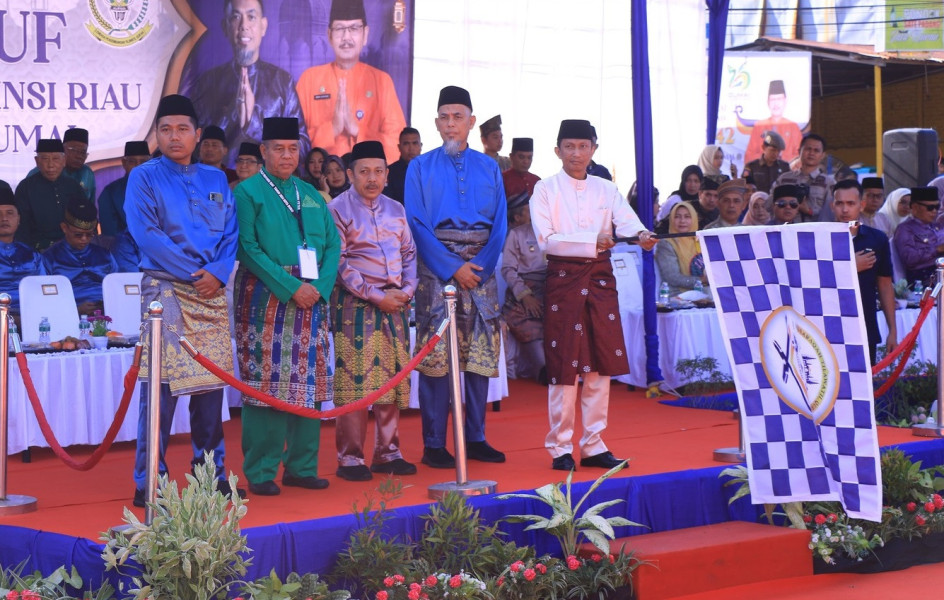 MTQ Riau di Dumai, Kepala BKPSDM Pekanbaru Ikut Semarakkan Pawai Taaruf