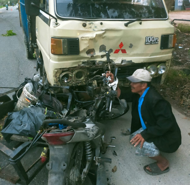 Laga Kambing dengan Mobil Colt Diesel, Pengendara Becak di Pekanbaru Tewas