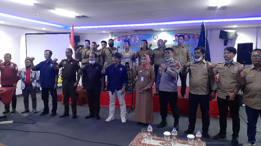 Pengukuhan PW dan PD IWO se-Riau Sukses, Ini Pesan Ketum PP IWO