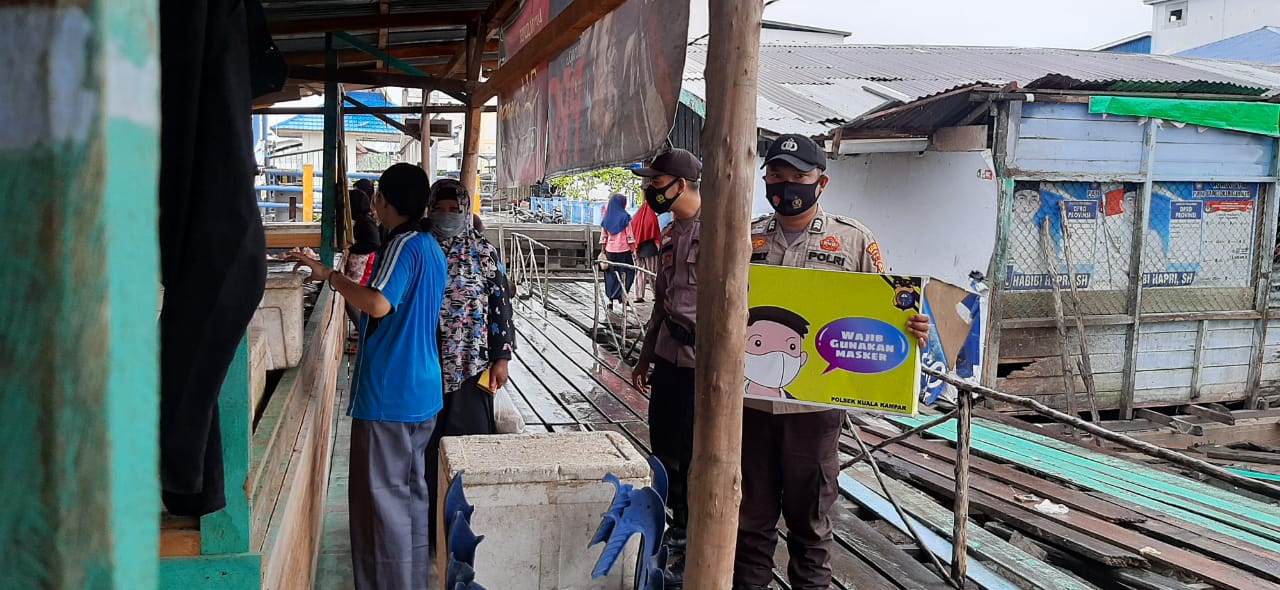 Personel Polsek Kuala Kampar Kembali Imbau Warga Gunakan Masker