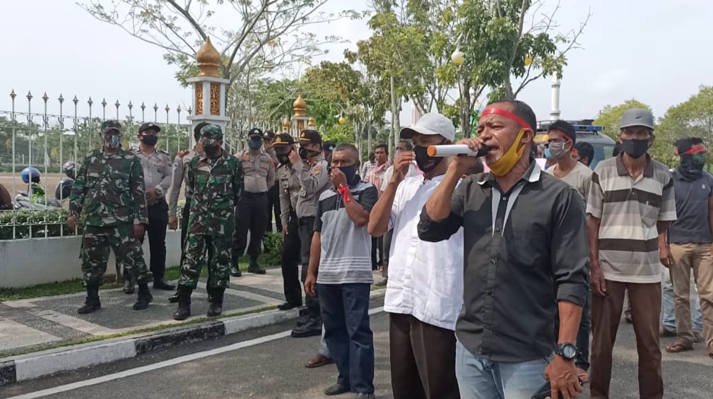 TNI POLRI Kawal Warga Kelurahan Pasir Pangaraian Gelar Aksi Damai