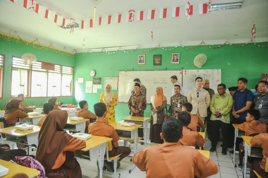 Risnandar Mahiwa Dampingi Komisi X DPR RI Cek Kasus Bullying di SMPN 15 Pekanbaru