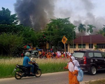 Murid Sedang Belajar, SD 118 Pekanbaru Terbakar