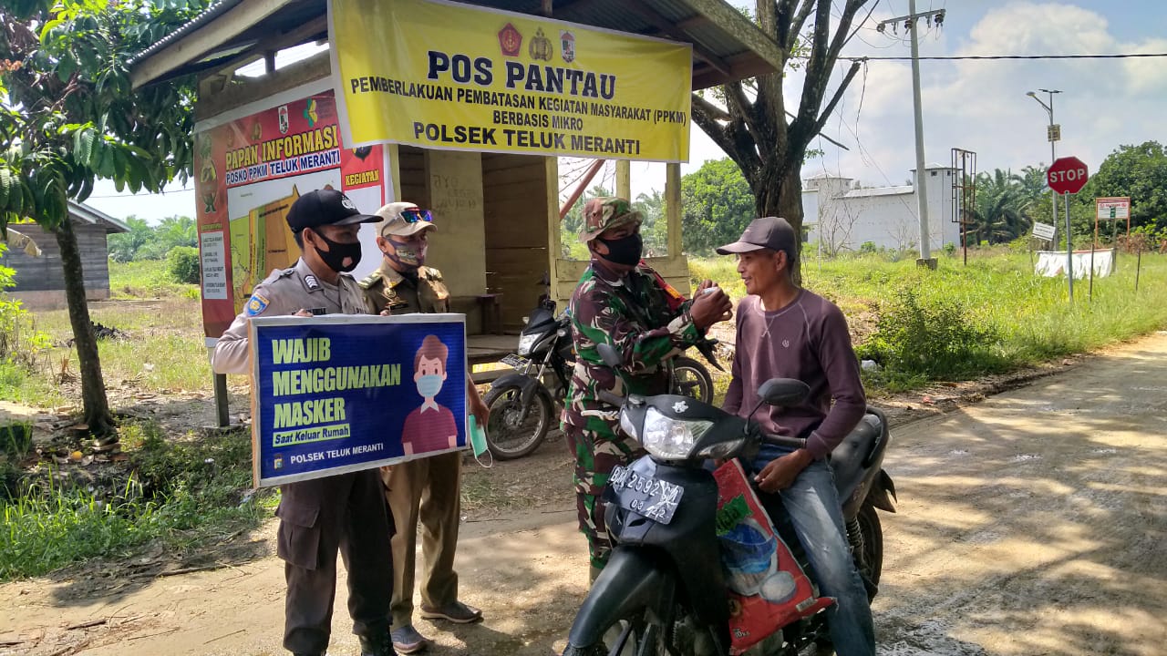 Polisi Monitor Prokes di Teluk Meranti