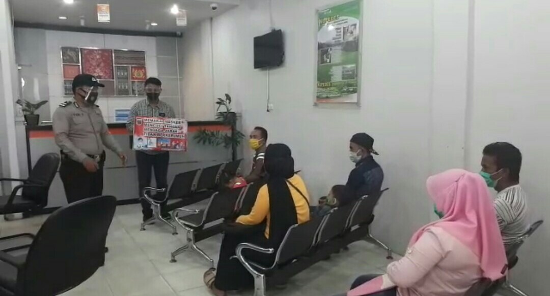 Polsek Bandar Sei Kijang Sosialisasikan Prokes Covid-19 di Bank