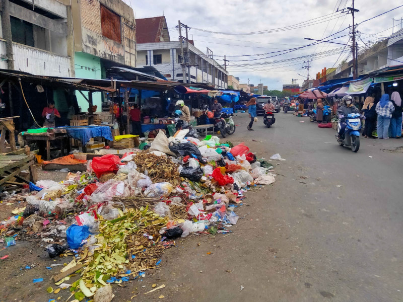 Roni Rakhmat: Sampah Pekanbaru Harus Bersih di Awal Tahun
