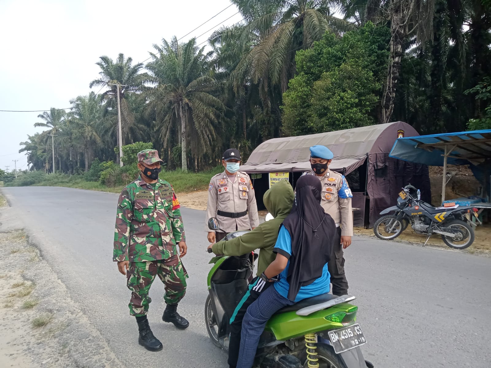 Polsek Kerumutan Gelar Penertiban Prokes di Pos PPKM