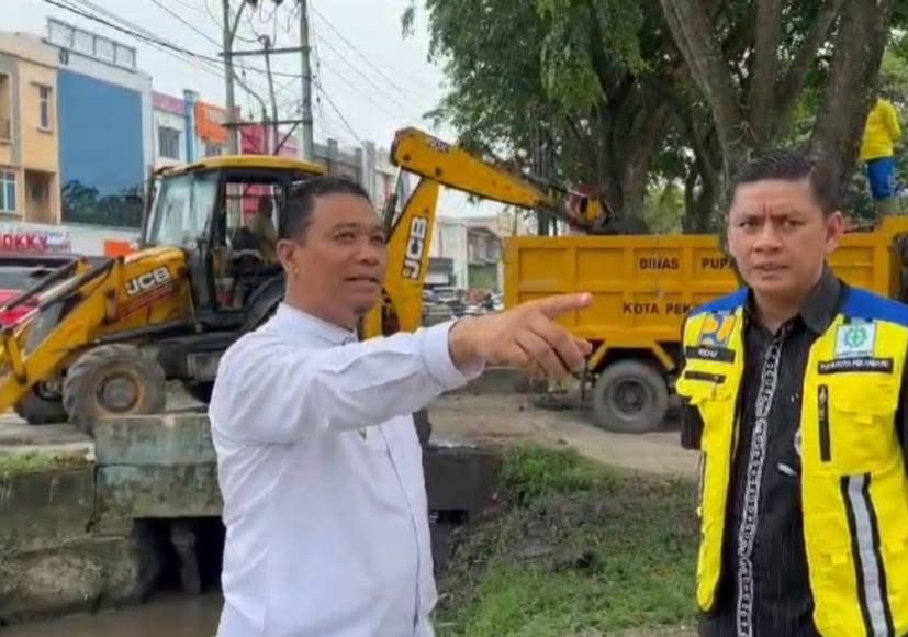 Pemko Pekanbaru Fokus Tangani Titik Banjir di Jalan Arifin Ahmad