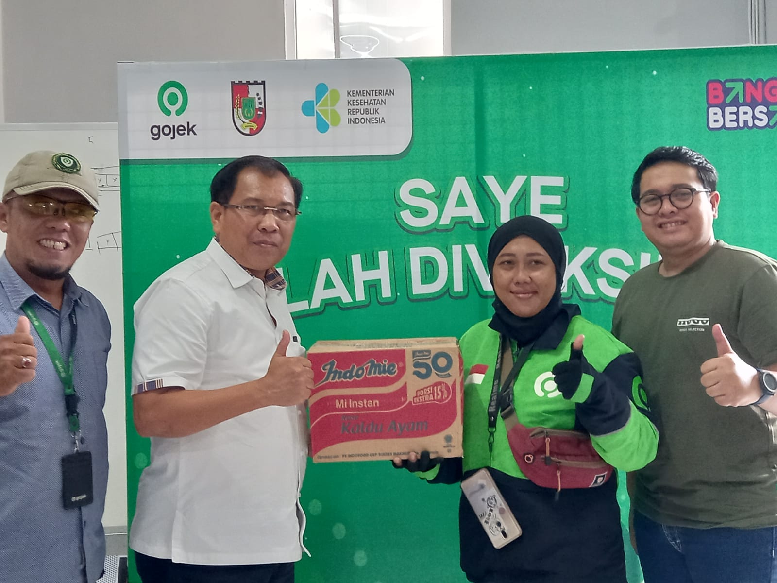 Jalin Sinergitas, Dit Intelkam Polda Riau Beri Bantuam ke Driver Gojek Pekanbaru