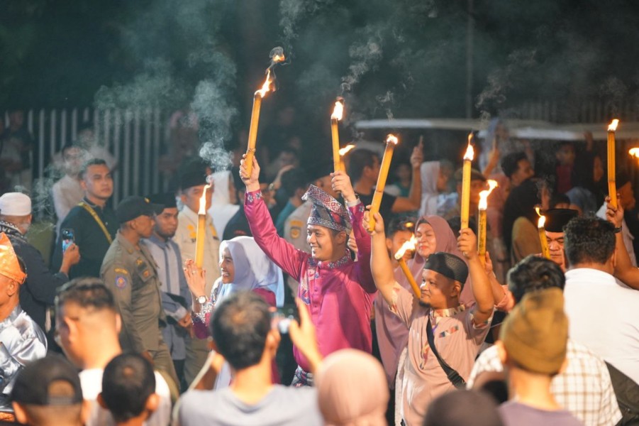 Pawai Takbir Idulfitri 1446 H di Pekanbaru Disambut Antusias Warga