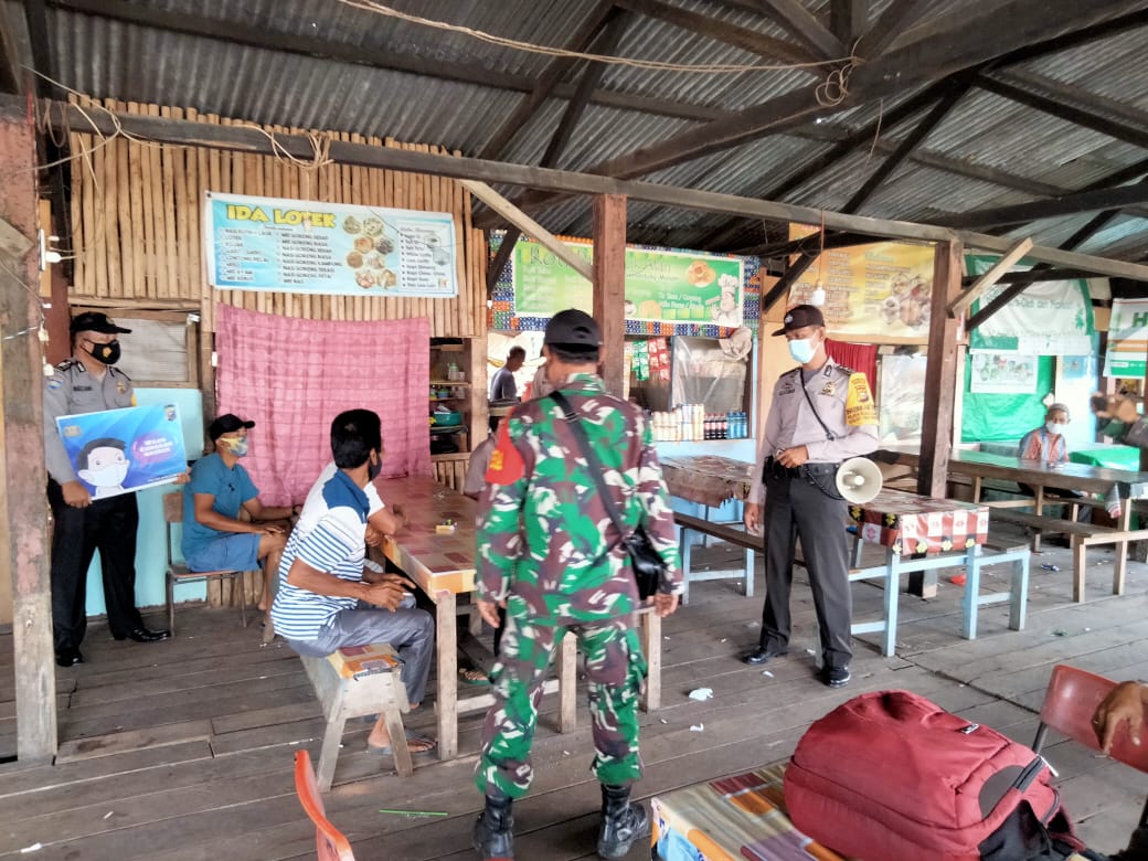 Bhabinkamtibmas Polsek Kuala Kampar dan TNI Gelar Operasi Yustisi di Pelabuhan Penyalai