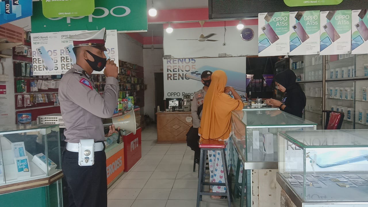 100 Hari Program Kapolri, Polsek Pangkalan Kuras Sosialisasi Prokes dan Bagai-bagi Masker