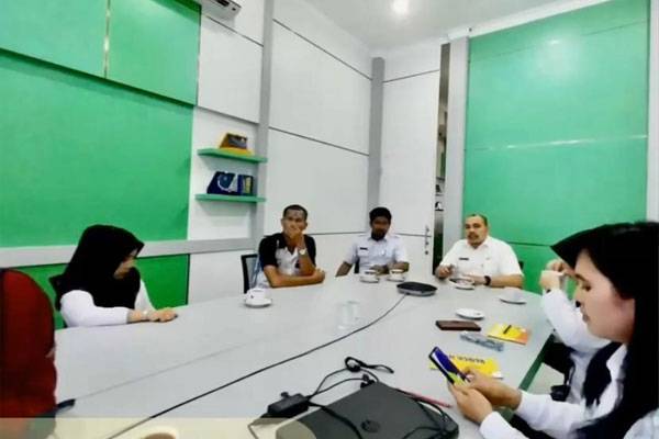 Rapat Gerakan PBLHS Bersama KLHK Dipimpin Sekretaris DLHK Pekanbaru
