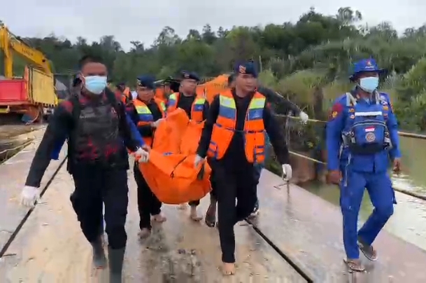 Pencarian Korban Truk Terjun ke Sungai Segati, 6 Jenazah Ditemukan Pagi Ini