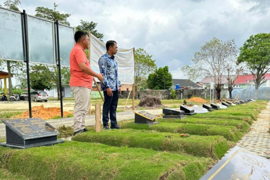 Ingin Suasana Bersih dan Asri, Dinas Perkim Pekanbaru Lakukan Penataan TPU Payung Sekaki