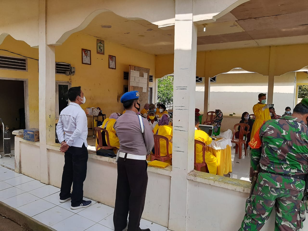 Polsek Ukui Lakukan Pengamanan Vaksinasi Lansia di Desa Lubuk Kembang Bunga
