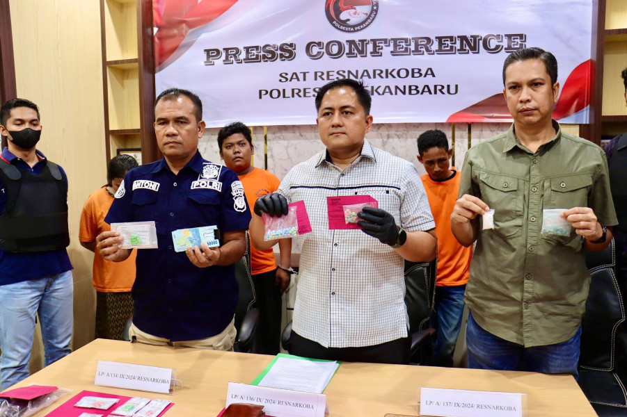 Tiga Pengedar Narkoba Ditangkap di Pekanbaru, Sabu dan Ekstasi Disita