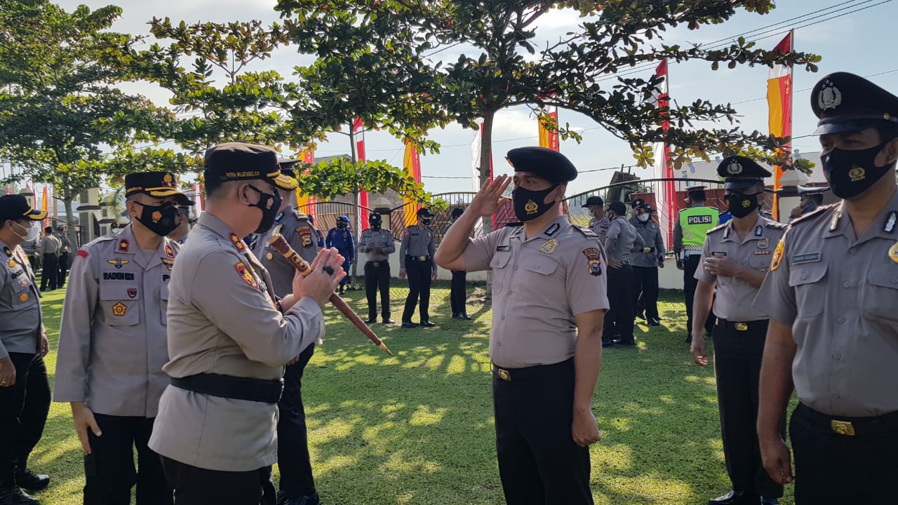 Kapolres Pelalawan Pimpin Upacara Kenaikan Pangkat Sejumlah Personilnya