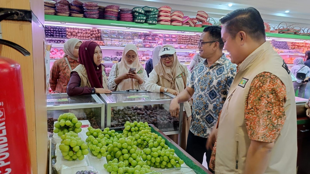 DKP Pekanbaru Lakukan Sampling Anggur Muscat untuk Uji Laboratorium