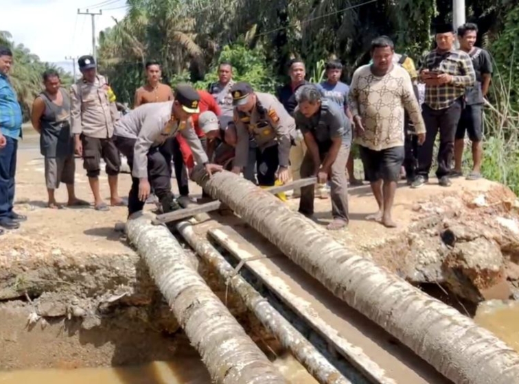 Sungai Rokan Meluap, Jembatan Horas Rokan Hulu Rusak Parah