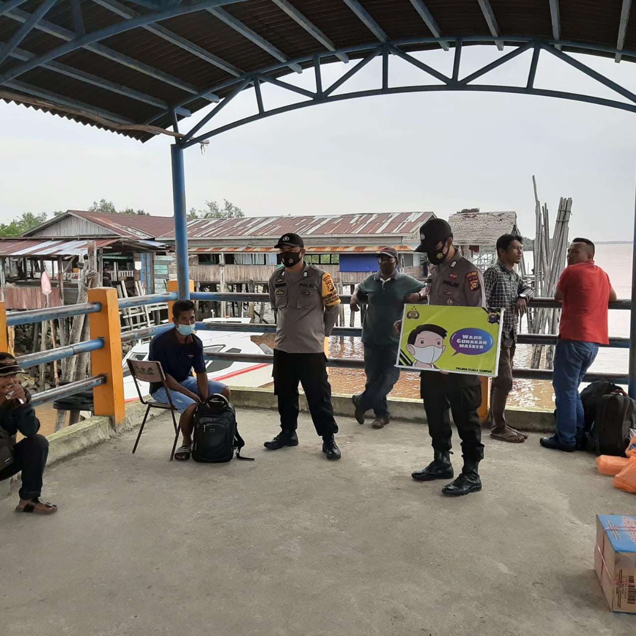 Polsek Kuala Imbau Masyarakat di Sekitar Dermaga Teluk Dalam Terapkan Prokes