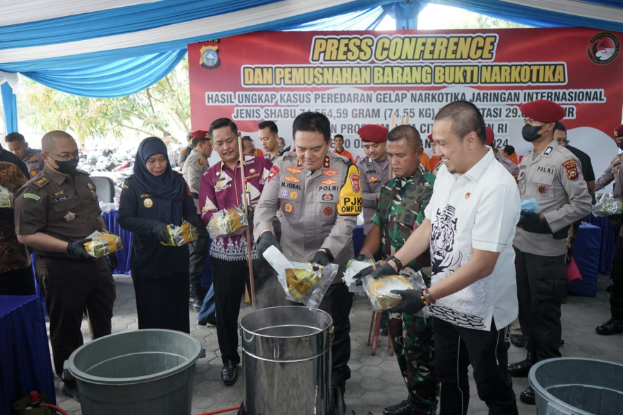 Polda Riau Musnahkan 79,65 Kg Sabu dan 30 Ribu Butir Ekstasi, Bukti Serius Berantas Narkoba