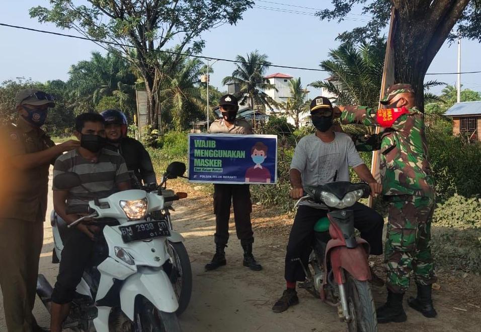 Polsek Teluk Meranti bersama TNI Lakukan Operasi Yustisi