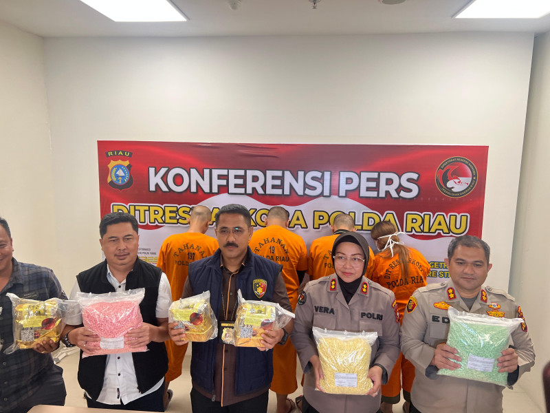 9,87 Kg Sabu dan 30 Ribu Ekstasi Diamankan, Polda Riau Bongkar Jaringan Narkoba Internasional