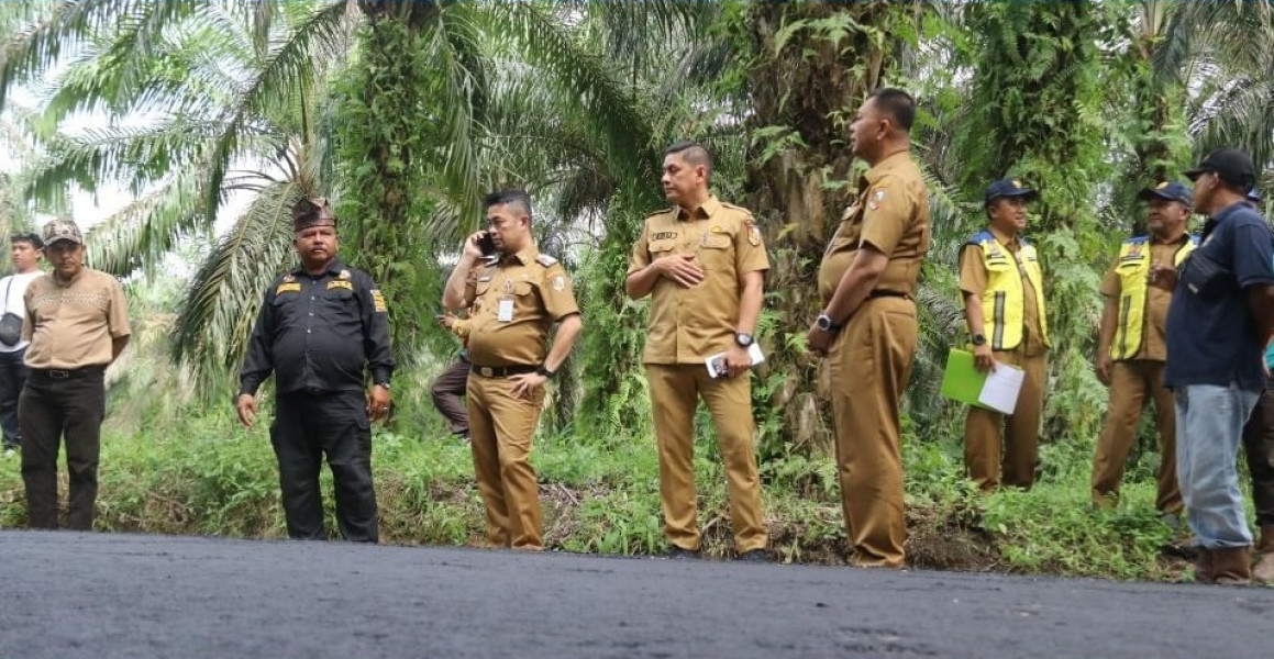 Tinjau Pembangunan Jalan Baru di Rumbai Barat, Kadis PUPR Dampingi Pj Walikota