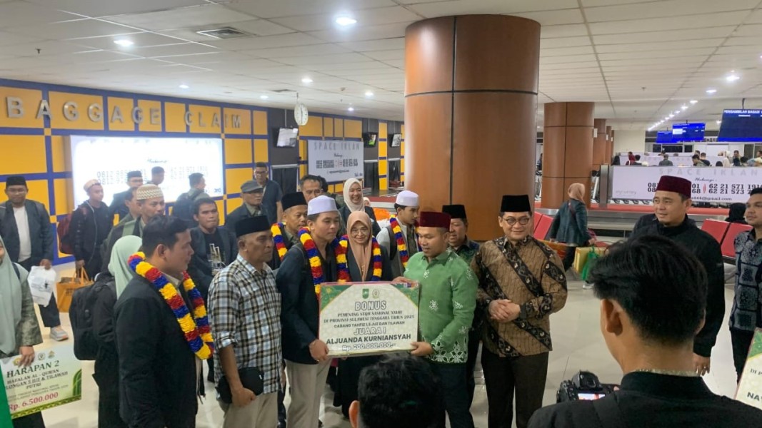 Sambut Kafilah Riau, Gubernur Serahkan Ratusan Juta Bonus Kepada Pemenag STQH Nasional
