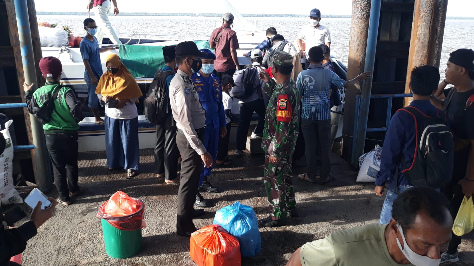 Kebijakan PPKM Mikro, Polsek Kuala Kampar Tingkatkan Penerapan Prokes di Pelabuhan