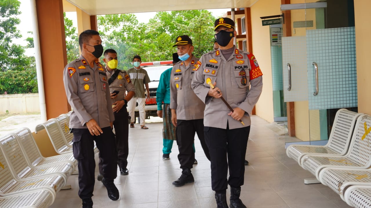 Kapolres Pelalawan Cek Stok Alat Swab dan Obat di Sejumlah Puskesmas