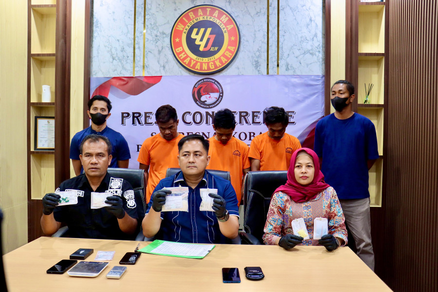 Polisi Bekuk Tiga Pelaku Pengedar Narkoba, Sita Ratusan Gram Sabu dan Ekstasi
