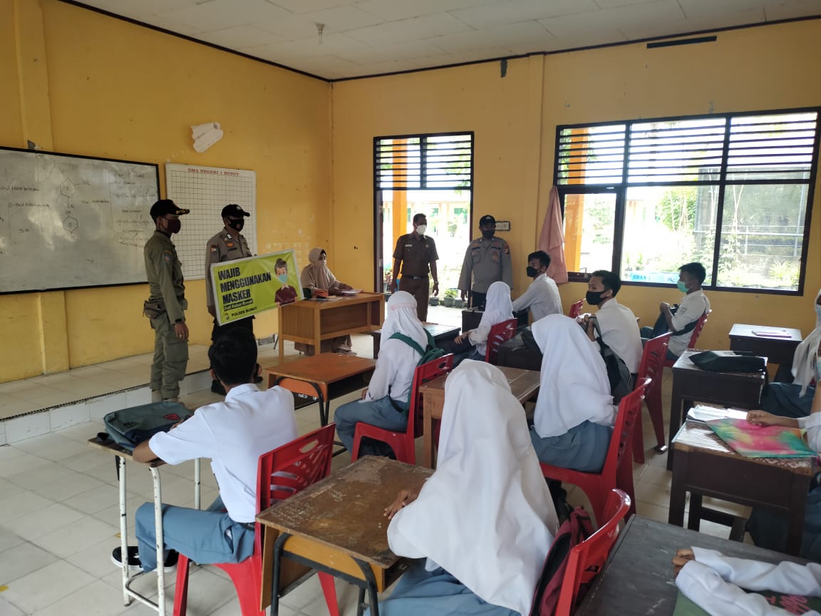 Polsek Bunut Gelar Sosialisasi Protokol Kesehatan di SMAN 1 Bunut