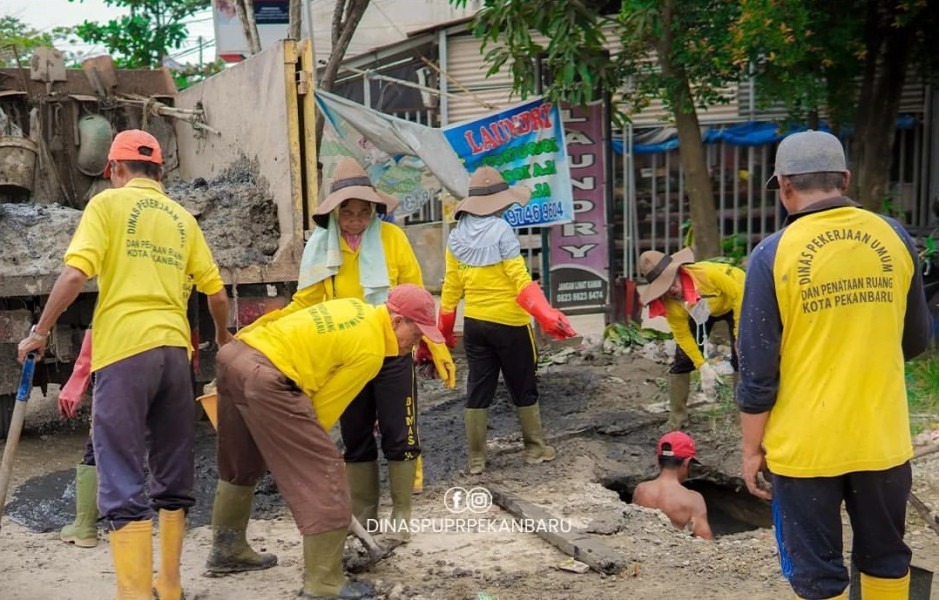 Cegah Banjir, Dinas PUPR Pekanbaru Lakukan Normalisasi Drainase hingga Sungai