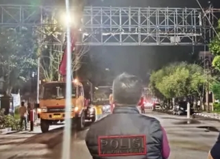 Pemko Pekanbaru Tertibkan Bando Reklame di Jalan Ahmad Yani