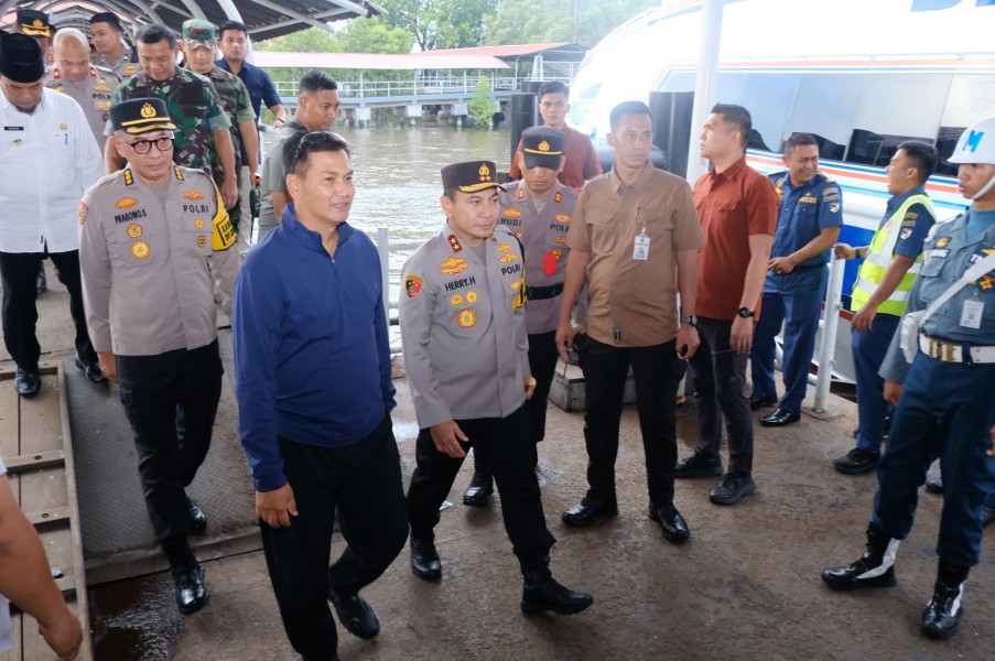 Pantau Arus Mudik Lebaran, Kapolda Riau Pastikan Kesiapan Personel di Pelabuhan dan Tol Dumai