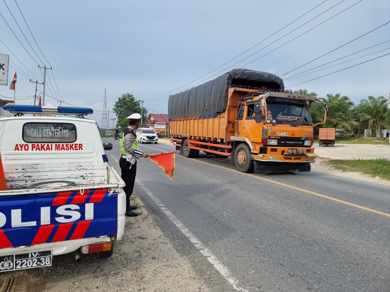 Gelar Patroli R4, Polsek Pangkalan Kuras Atur Lalin di Desa Sorek Dua