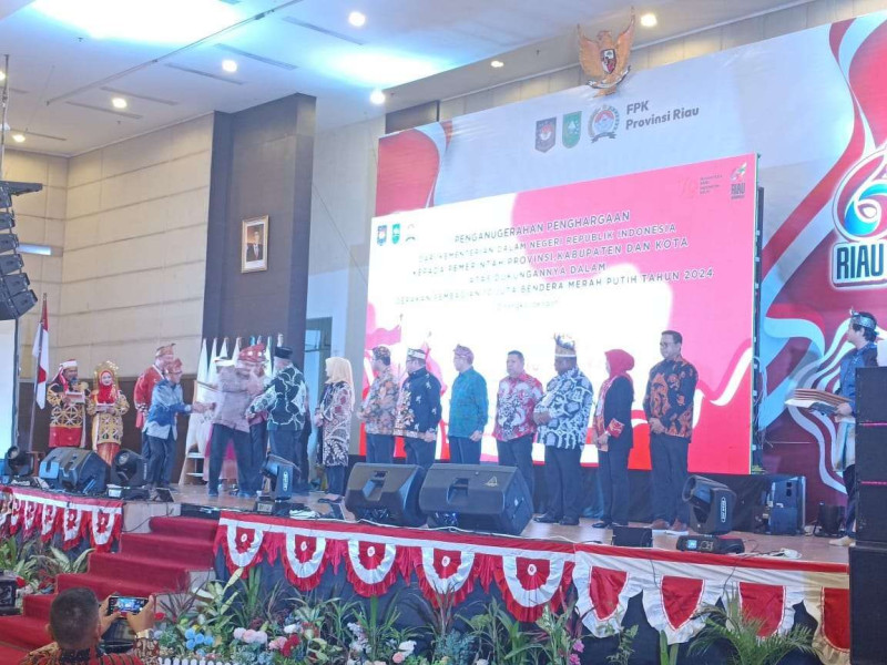 Pekanbaru: Sang Juara Dalam Gerakan Pembagian 10 Juta Bendera Merah Putih