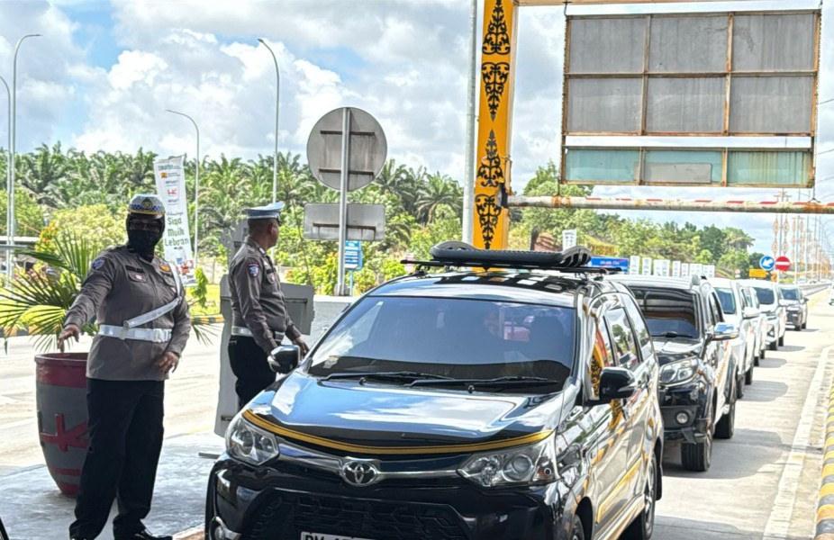 Polda Riau Gunakan Speed Gun Pantau Kecepatan Kendaraan di Tol Pekanbaru-Dumai Saat Arus Balik