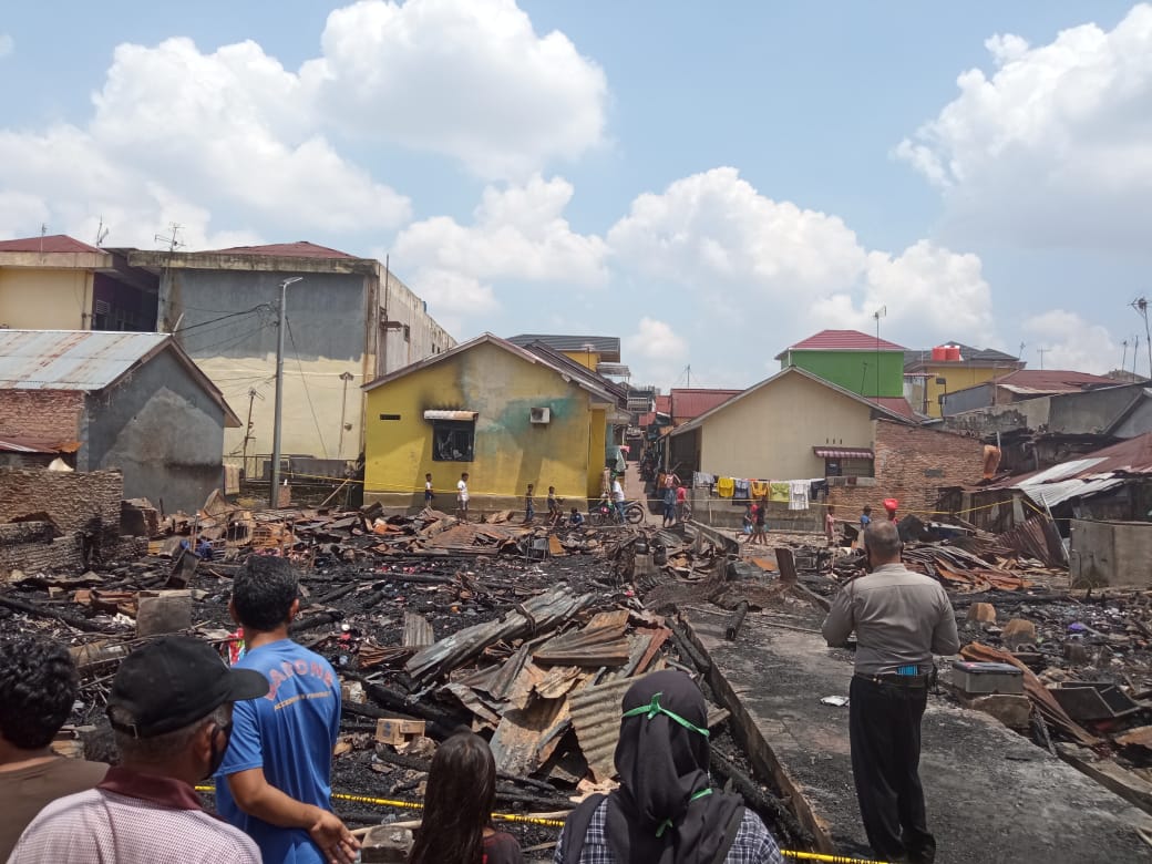 Sembilan Petak Rumah di Kampung Dalam Pekanbaru Hangus Terbakar