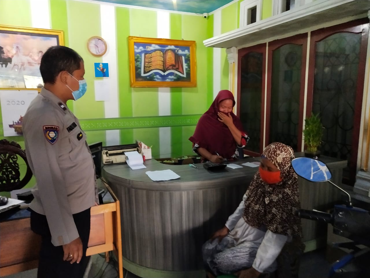 Sambangi Warga, Personil Polsek Bandar Sei Kijang Beri Imbauan Prokes dan Kamtibmas