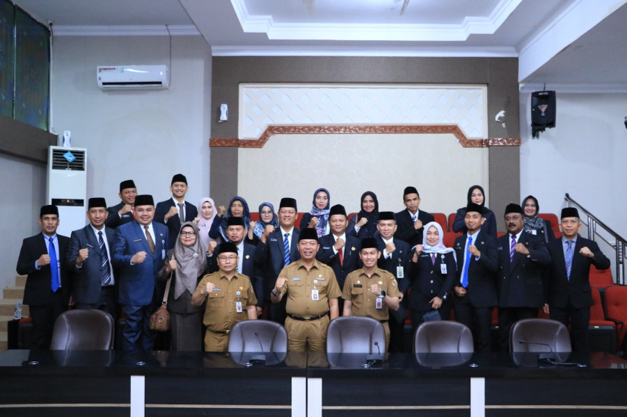 Pelantikan 23 Pejabat, Kepala BKPSDM Dampingi Pj Sekdako Pekanbaru