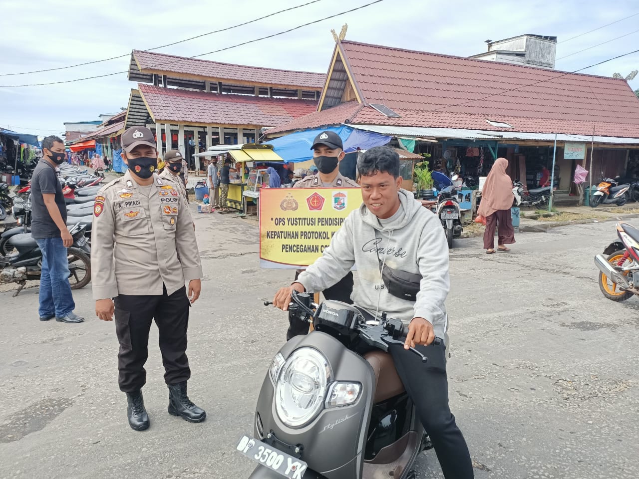 Personil Polsek Kuala Kampar LaksanakanOperasi Yustisi di Kelurahan Teluk Dalam