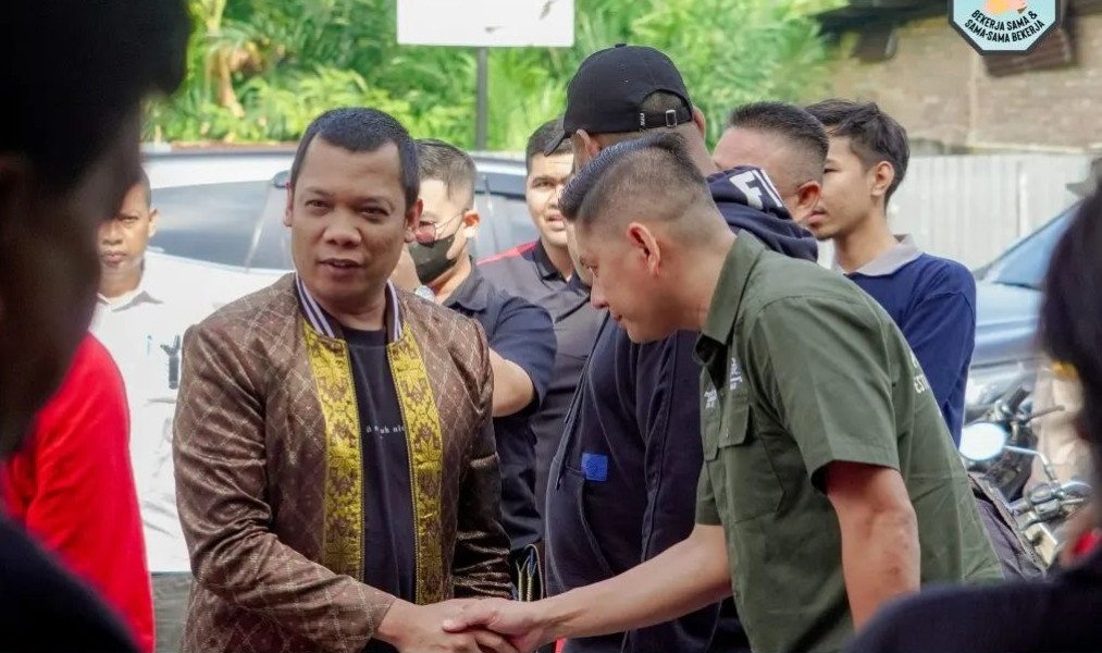 Pj Wali Kota bersama PUPR Pekanbaru Tinjau Normalisasi Drainase di Kelurahan Pebatuan