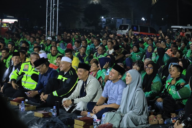 Perdana Digelar, 2.000 Ojol Sahur on the Road Bersama Walikota Pekanbaru